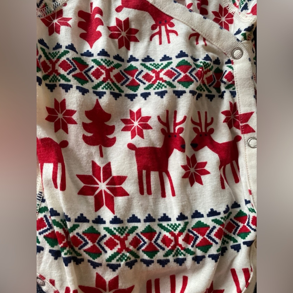 Hanna Andersson Red Christmas Deer & Tree Side Snap Bodysuit. Size 12-18 months - Picture 2 of 5